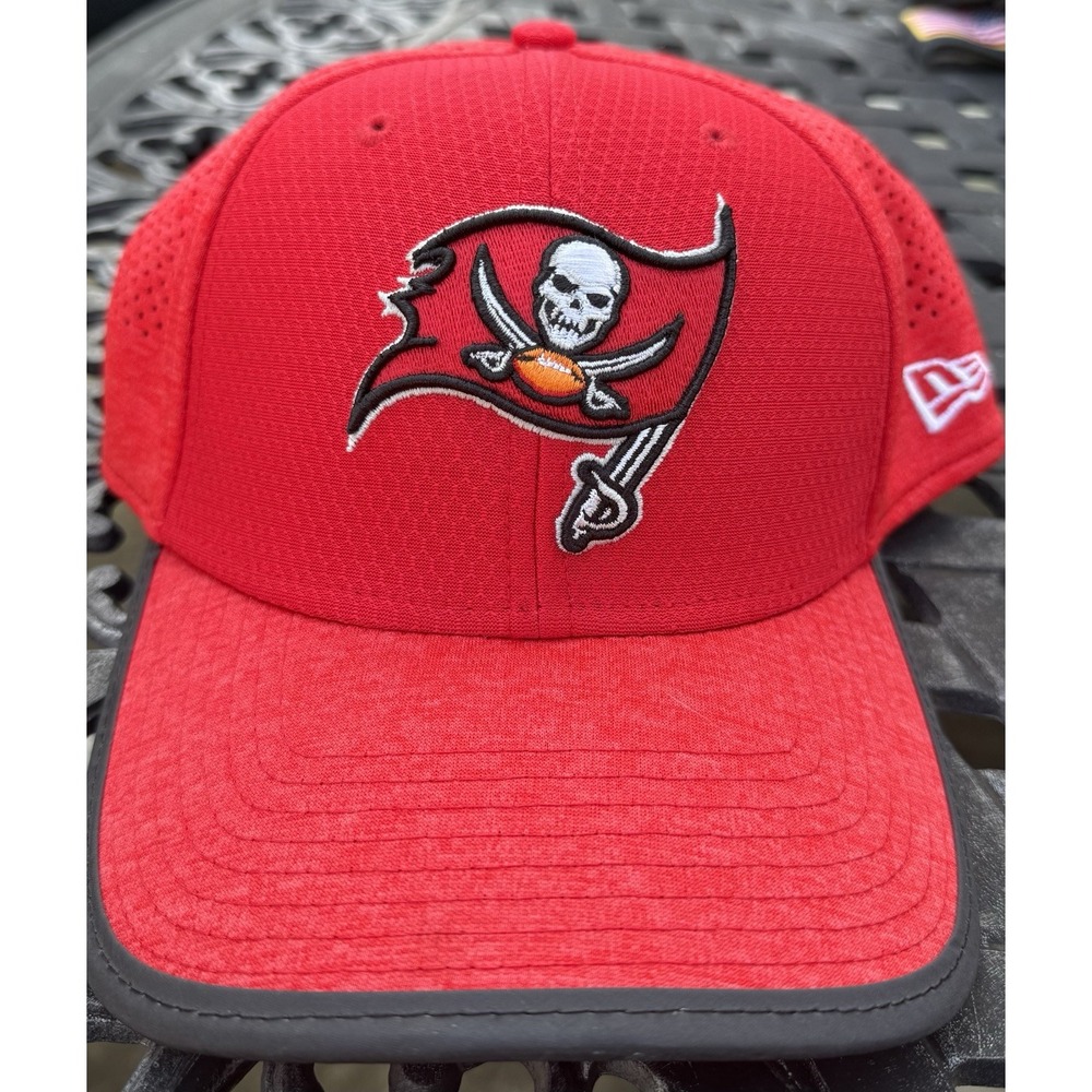 New Era 39Thirty Tampa Bay Buccaneers Hat Size Large/X-Large